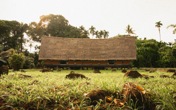 Traditional Meeting House. Palau, Pasifik. Luke Scott Fernandez (Chamorro)